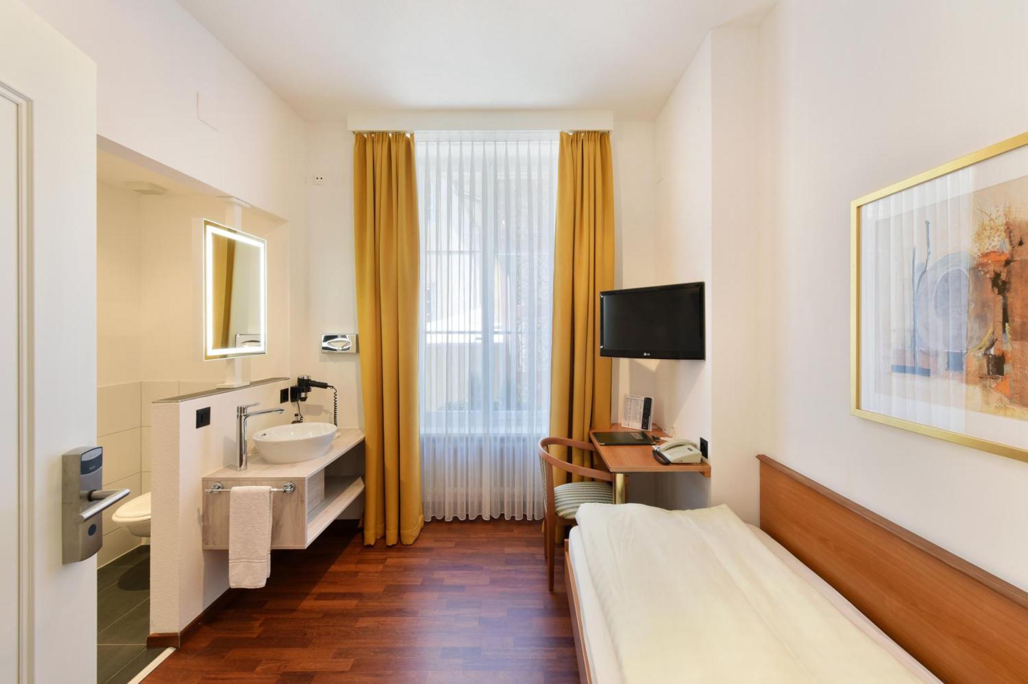 Hotel Engel Цофінґен Номер фото